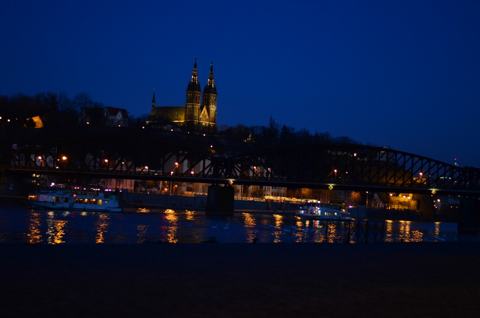 Vyšehrad a železniční most za modré hodinky