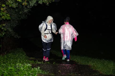 V pláštěnkách nocí